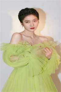 喉结下意识轻滚