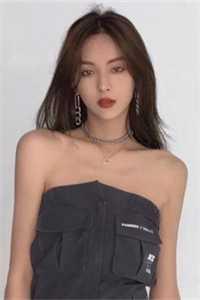 狐影逐鱼跃山川